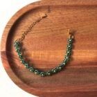 Ručno izrađena cvjetna narukvica Bloomlet Emerald Pop